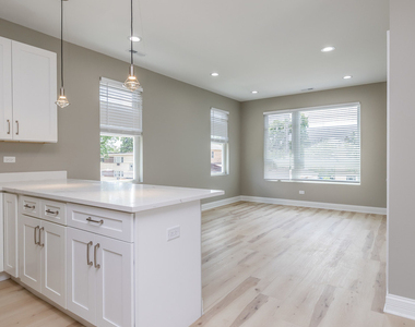 723 N Waller Avenue - Photo Thumbnail 4