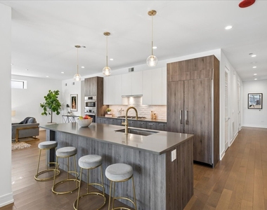 434 W Melrose Street - Photo Thumbnail 6