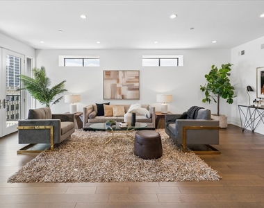 434 W Melrose Street - Photo Thumbnail 3