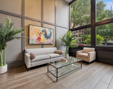 434 W Melrose Street - Photo Thumbnail 14