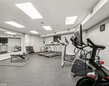 434 W Melrose Street - Photo Thumbnail 14
