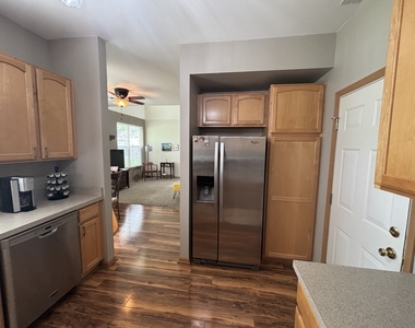 1523 Grand Drive - Photo Thumbnail 4