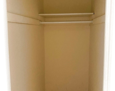 2536 N Sawyer Avenue - Photo Thumbnail 8