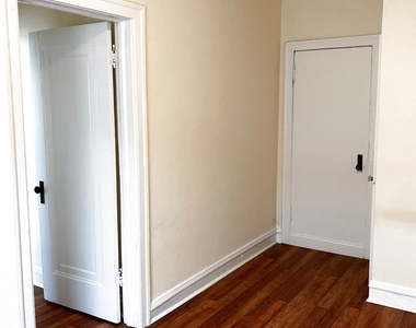 2536 N Sawyer Avenue - Photo Thumbnail 7
