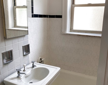2536 N Sawyer Avenue - Photo Thumbnail 5