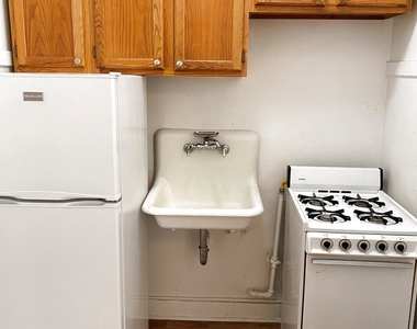 2536 N Sawyer Avenue - Photo Thumbnail 2