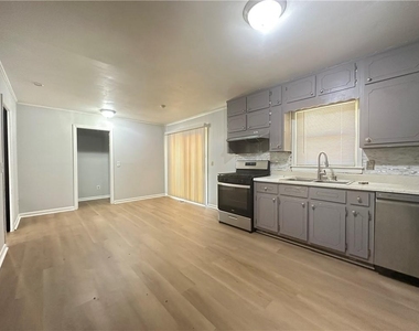 967 Pine Roc Drive - Photo Thumbnail 4