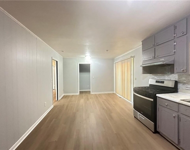 967 Pine Roc Drive - Photo Thumbnail 5