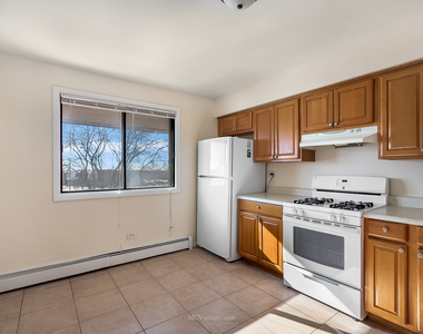 7731 Woodward Avenue - Photo Thumbnail 2
