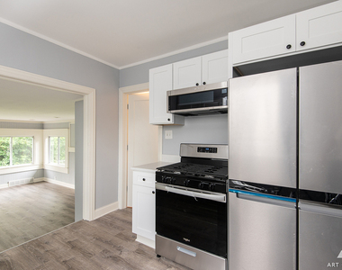 923 W Plainfield Road - Photo Thumbnail 3