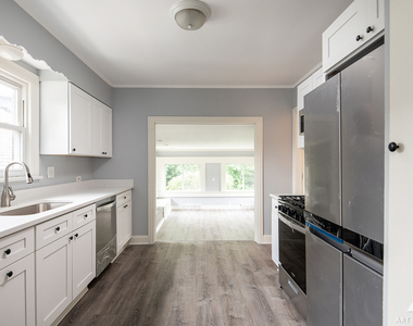 923 W Plainfield Road - Photo Thumbnail 2