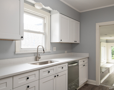 923 W Plainfield Road - Photo Thumbnail 4