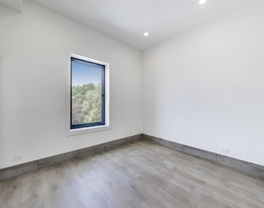 2023 N Drake Avenue - Photo Thumbnail 12