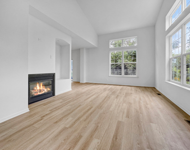 1089 Ellsworth Drive - Photo Thumbnail 2
