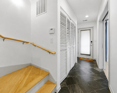 16 S Aberdeen Street - Photo Thumbnail 8