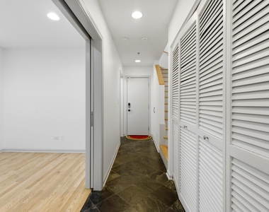 16 S Aberdeen Street - Photo Thumbnail 4