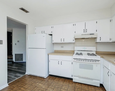 865 Sheldon Court - Photo Thumbnail 3