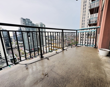 330 N Jefferson Street - Photo Thumbnail 8