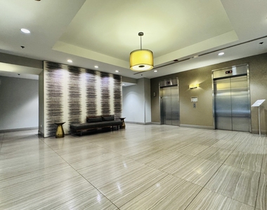 330 N Jefferson Street - Photo Thumbnail 11
