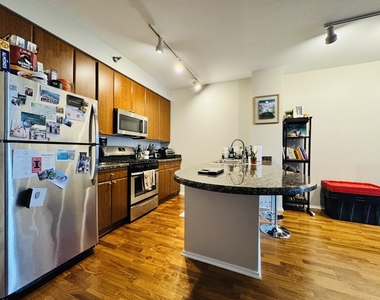 330 N Jefferson Street - Photo Thumbnail 1