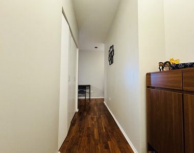 330 N Jefferson Street - Photo Thumbnail 7
