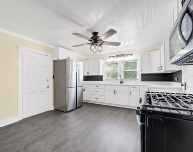 310 Godfrey Avenue - Photo Thumbnail 8