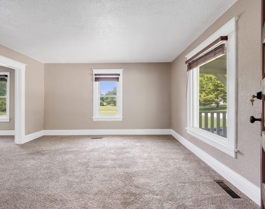310 Godfrey Avenue - Photo Thumbnail 3
