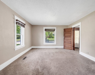310 Godfrey Avenue - Photo Thumbnail 4