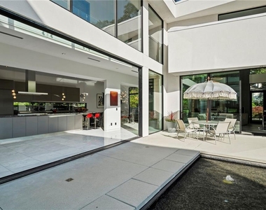 937 Berkshire Road Ne - Photo Thumbnail 7