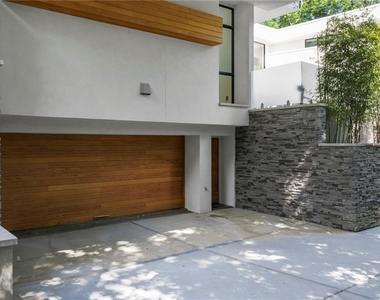 937 Berkshire Road Ne - Photo Thumbnail 60