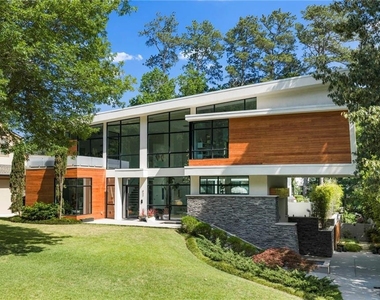 937 Berkshire Road Ne - Photo Thumbnail 1