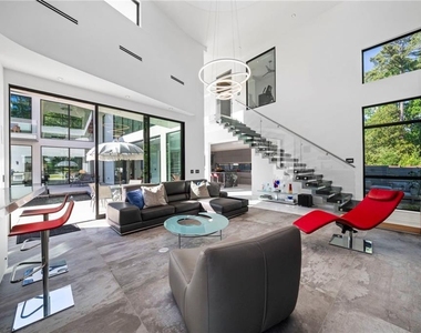 937 Berkshire Road Ne - Photo Thumbnail 25
