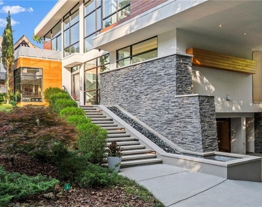 937 Berkshire Road Ne - Photo Thumbnail 9