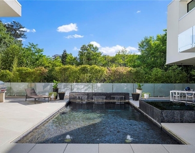 937 Berkshire Road Ne - Photo Thumbnail 4