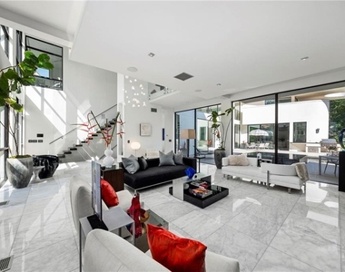 937 Berkshire Road Ne - Photo Thumbnail 15