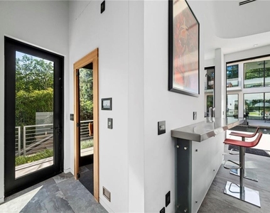 937 Berkshire Road Ne - Photo Thumbnail 28