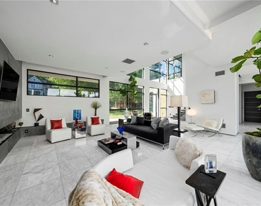 937 Berkshire Road Ne - Photo Thumbnail 14