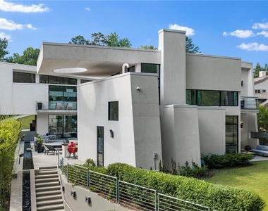 937 Berkshire Road Ne - Photo Thumbnail 2
