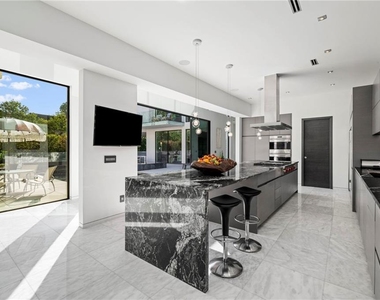 937 Berkshire Road Ne - Photo Thumbnail 21