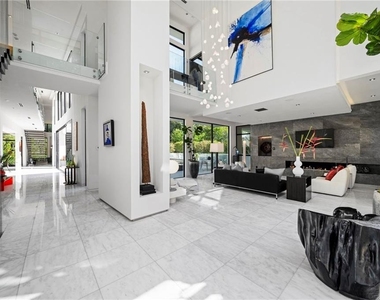 937 Berkshire Road Ne - Photo Thumbnail 11