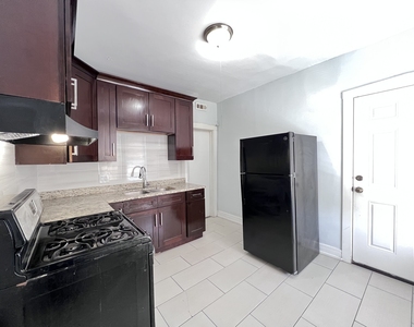 8856 S Lowe Avenue - Photo Thumbnail 6