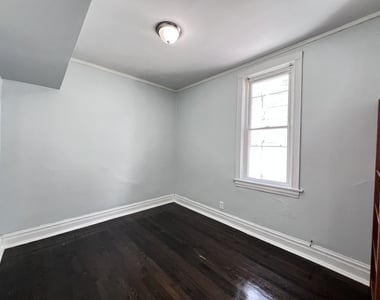 8856 S Lowe Avenue - Photo Thumbnail 13