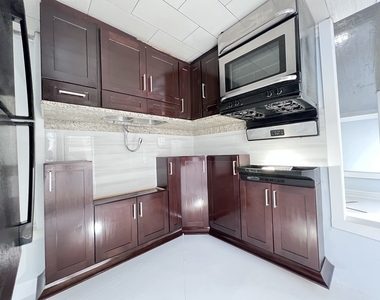 8856 S Lowe Avenue - Photo Thumbnail 9