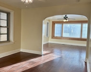6143 S Major Avenue - Photo Thumbnail 3