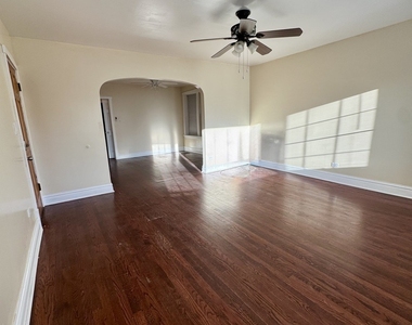 6143 S Major Avenue - Photo Thumbnail 2