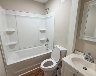 10 Rockmart Drive Nw - Photo Thumbnail 4
