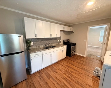 10 Rockmart Drive Nw - Photo Thumbnail 2