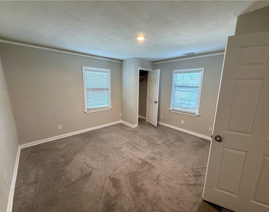 10 Rockmart Drive Nw - Photo Thumbnail 9