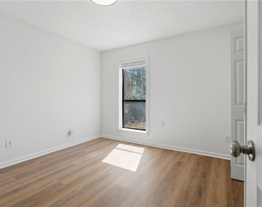 129 Sandalwood Cir - Photo Thumbnail 17