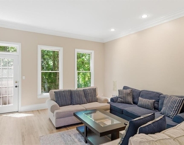 1247 Manor Oaks Court - Photo Thumbnail 13